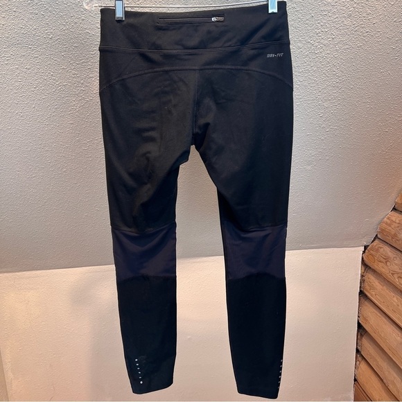 NIKE DRI FIT RUNNING LEGGINGS W/Reflective safety dots. Zip Pocket. Size Medium - Picture 5 of 8
